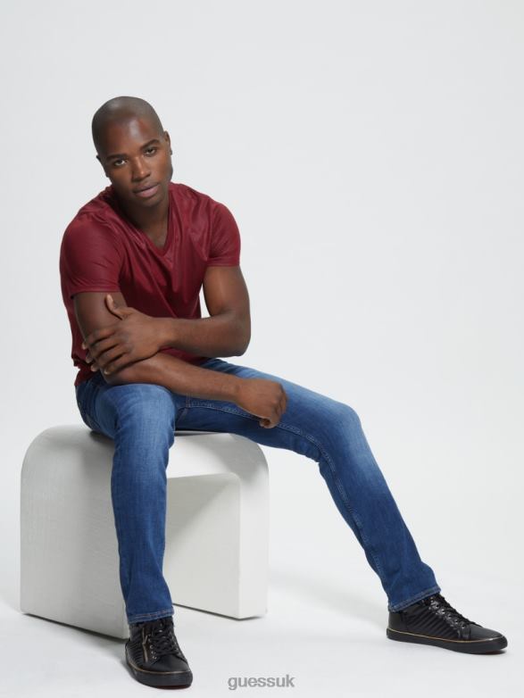 GUESS Men Mason Yoke V-Neck Tee Vino Apparel V28V64086
