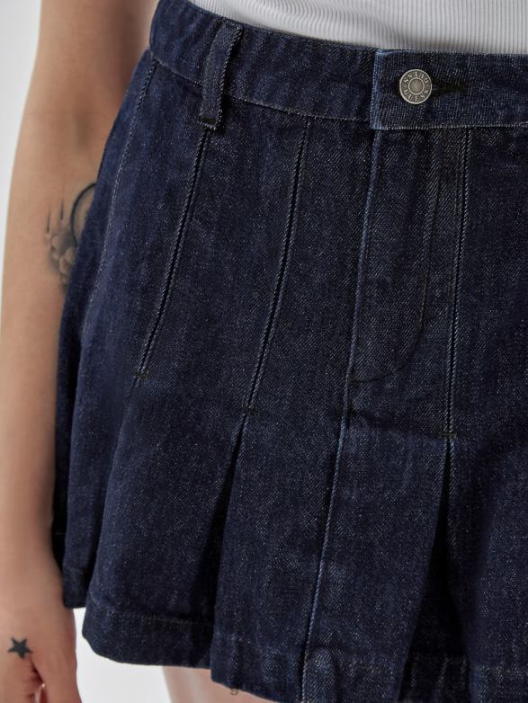 GUESS Unisex Originals Denim Tennis Skirt Go Pleated Dark Wash Apparel V28V6126